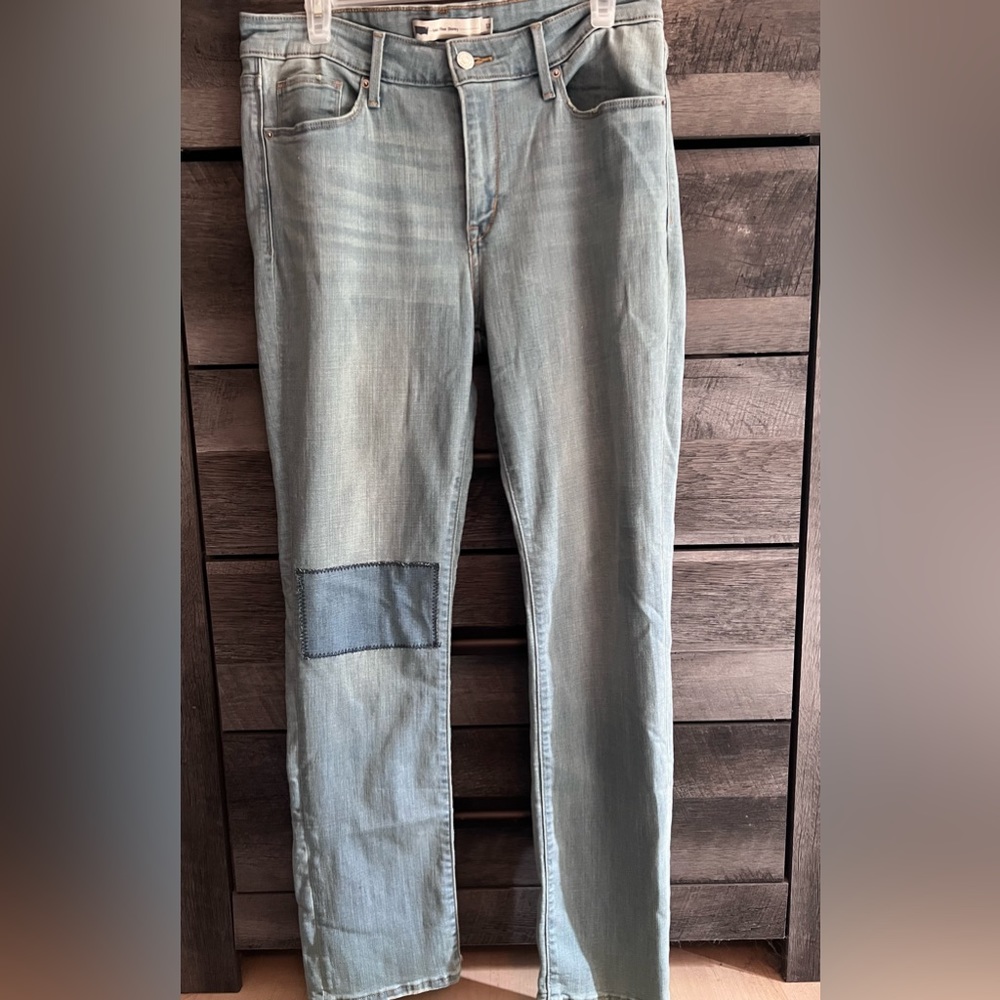 Levi’s Mid-Rise Skinny jeans